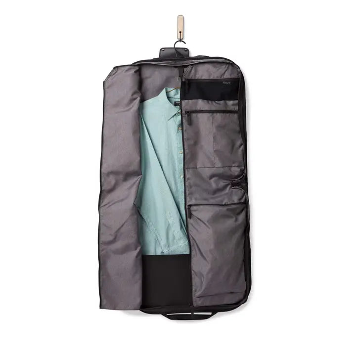 Expandable packing cubes sets in various sizes for organized suitcase packingNomatic Hanging Garment Bag V2