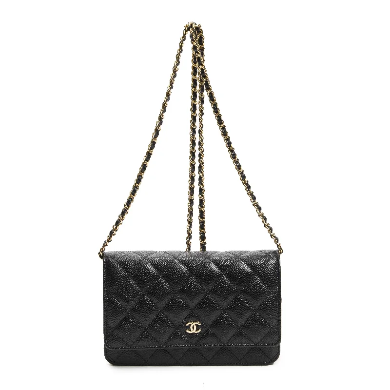 Women's money clip in a trendy geometric shape​CC Timeless Wallet on Chain