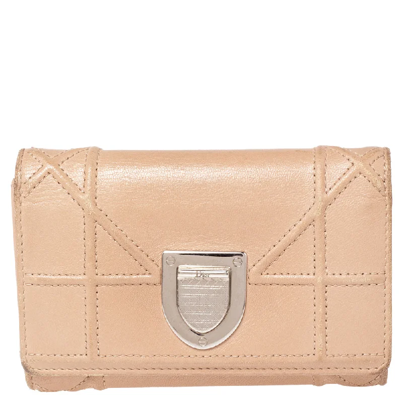 Women's money clip with a scalloped edge​Dior Beige Leather Diorama Trifold Wallet..