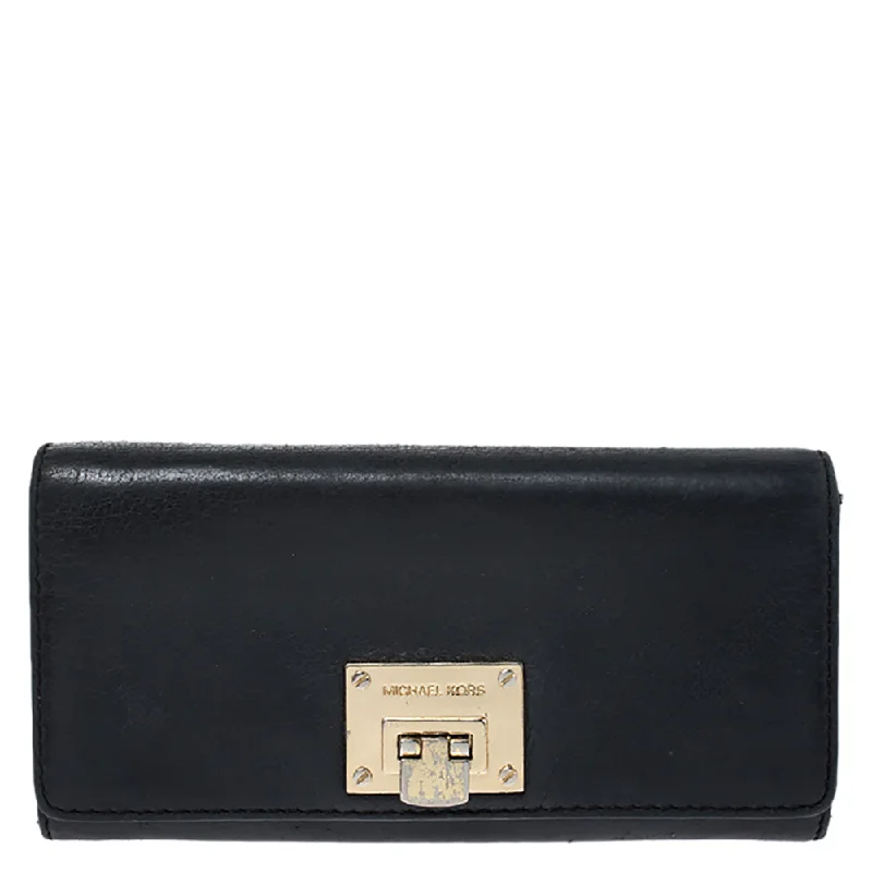 Women's money clip with a fingerprint - resistant finishMichael Kors Black Leather Flap Continental Wallet.. Women's money clip with a fingerprint - resistant finishMichael Kors Black Leather Flap Continental Wallet..