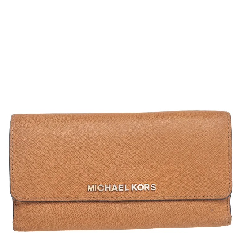 Lightweight women's money clip for everyday useMichael Kors Tan Leather Continental Wallet.. Lightweight women's money clip for everyday useMichael Kors Tan Leather Continental Wallet..