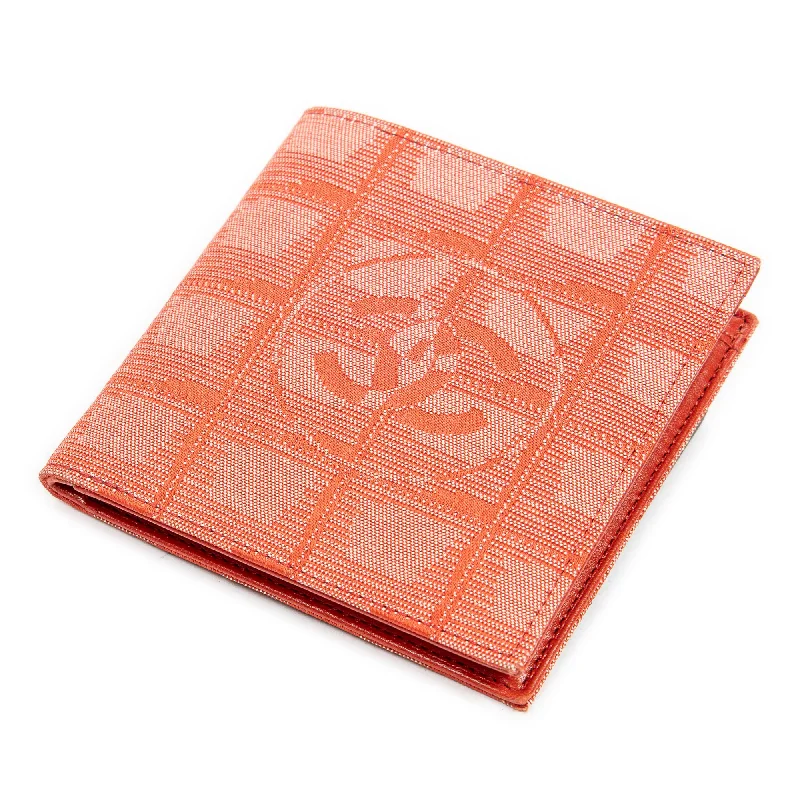 Money clips with magnetic closureNew Travel Line Compact Flap Wallet
