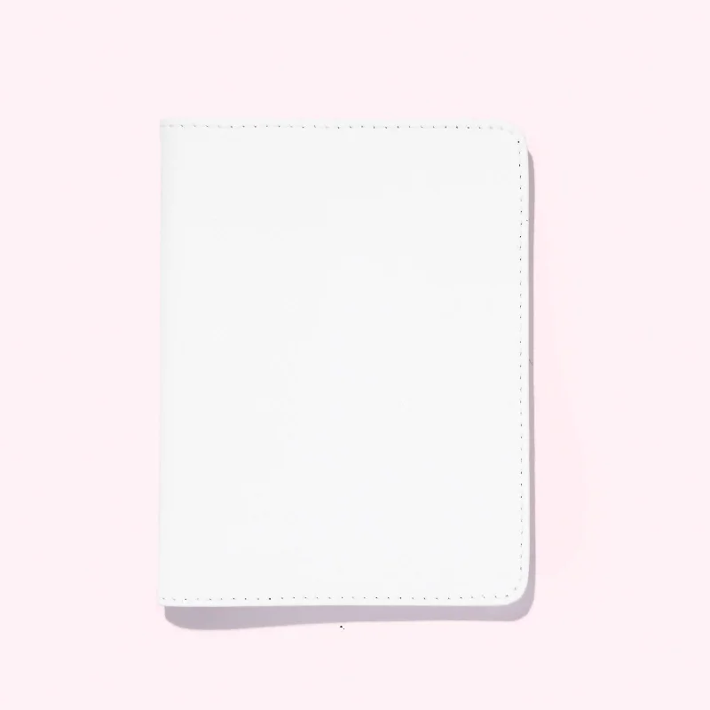 Money clips vs traditional walletsTextured Passport Case In Blanc