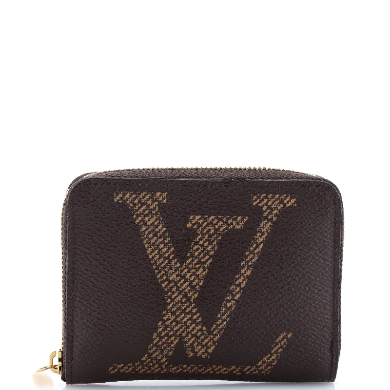 Women's money clip with a built - in card holder​Zippy Coin Purse Reverse Monogram Giant
