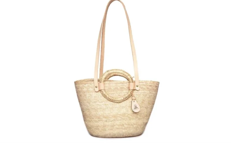 Oversized Jute Tote Bag in Natural Color with Rope Handles for a Beach VacationWomen's Tote Canasta Basket Bag In Natural