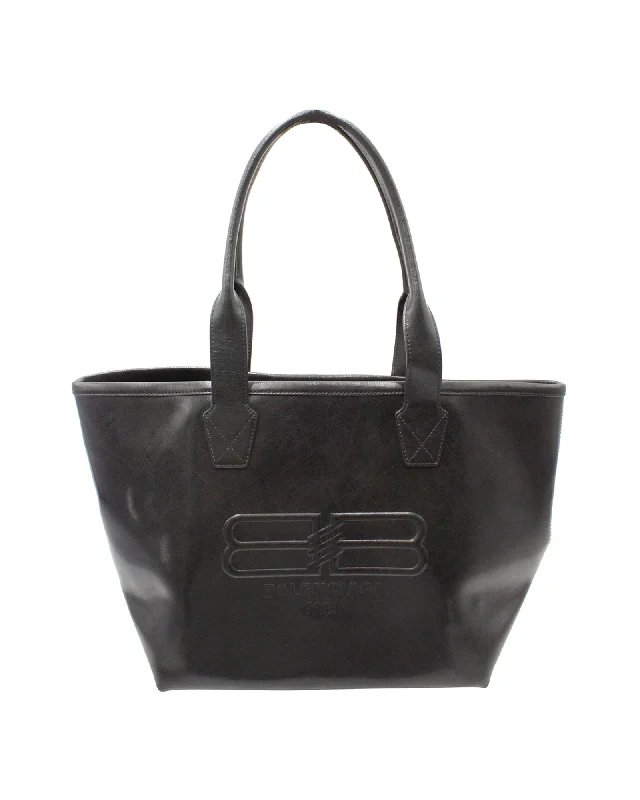 Tote Bag with Adjustable Shoulder Strap in Olive Green for Comfortable CarryingBalenciaga BB Tote Bag in Black Leather Tote Bag with Adjustable Shoulder Strap in Olive Green for Comfortable CarryingBalenciaga BB Tote Bag in Black Leather