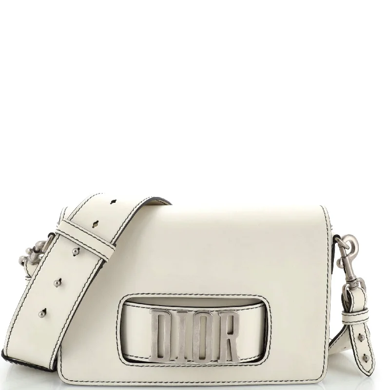 Quilted Shoulder Bag in Cream for a Classic and Elegant LookDio(r)evolution Flap Bag Leather Medium Quilted Shoulder Bag in Cream for a Classic and Elegant LookDio(r)evolution Flap Bag Leather Medium
