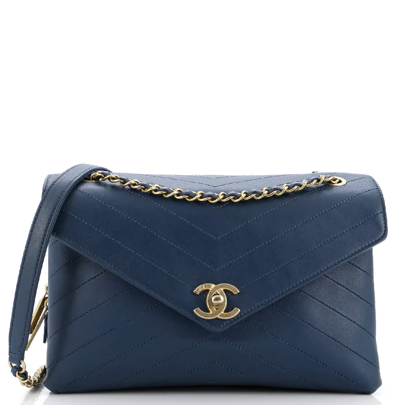Quilted Shoulder Bag in Cream for a Classic and Elegant LookEnvelope Compartment Flap Bag Chevron Calfskin Medium Quilted Shoulder Bag in Cream for a Classic and Elegant LookEnvelope Compartment Flap Bag Chevron Calfskin Medium