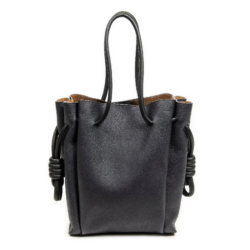 Metallic Tote Bag in Rose Gold with Chain Handles for a Glamorous Night OutFlamenco Knot Tote Metallic Tote Bag in Rose Gold with Chain Handles for a Glamorous Night OutFlamenco Knot Tote