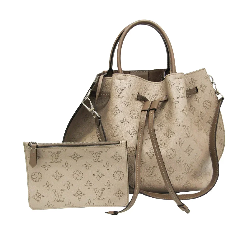 Metallic Shoulder Bag in Gold for Special OccasionsLouis Vuitton Girolata Leather Shoulder Bag (Pre-Owned) Metallic Shoulder Bag in Gold for Special OccasionsLouis Vuitton Girolata Leather Shoulder Bag (Pre-Owned)