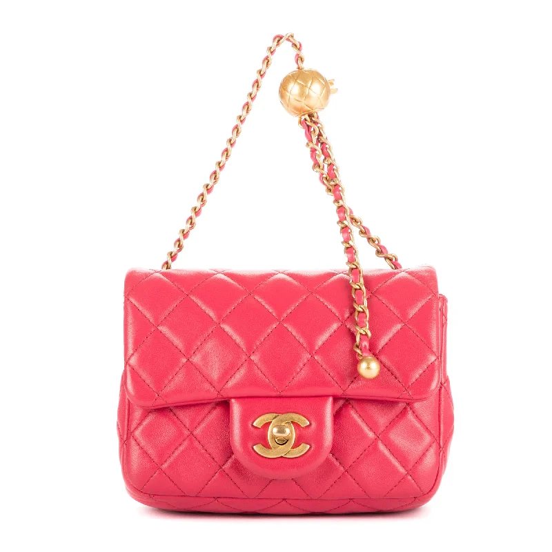 Shoulder Bag with Chain Strap in Silver for a Trendy AppearanceMini Flap