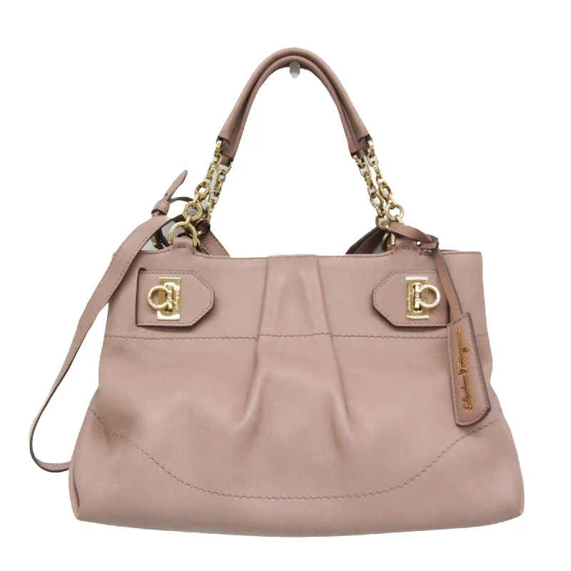 Shoulder Bag with Chain Strap in Silver for a Trendy AppearanceSalvatore Ferragamo Gancini Leather Shoulder Bag (Pre-Owned) Shoulder Bag with Chain Strap in Silver for a Trendy AppearanceSalvatore Ferragamo Gancini Leather Shoulder Bag (Pre-Owned)