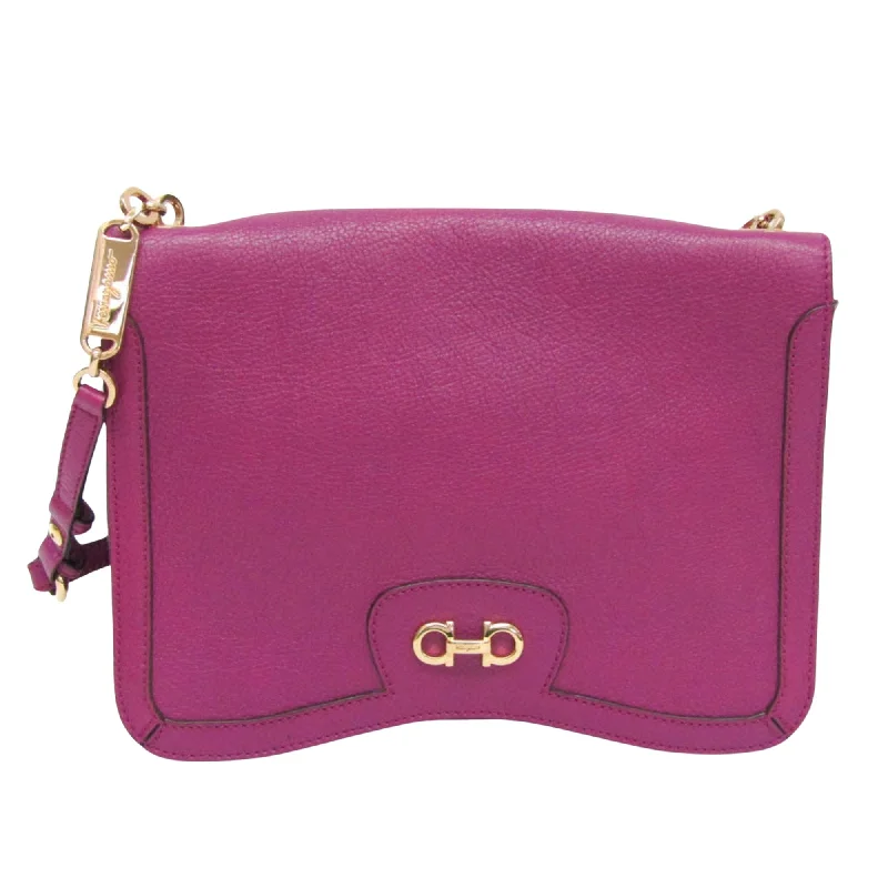 Leather Shoulder Bag with Magnetic Closure in Black for Quick AccessSalvatore Ferragamo Leather Shoulder Bag (Pre-Owned) Leather Shoulder Bag with Magnetic Closure in Black for Quick AccessSalvatore Ferragamo Leather Shoulder Bag (Pre-Owned)