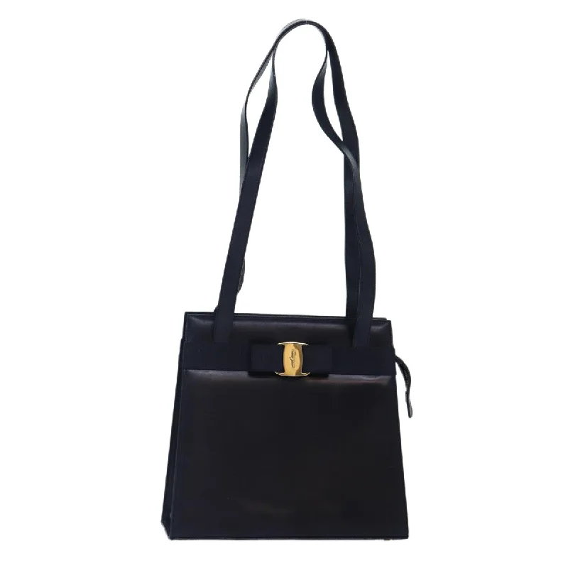 Metallic Shoulder Bag in Gold for Special OccasionsSalvatore Ferragamo Vala Leather Shoulder Bag (Pre-Owned) Metallic Shoulder Bag in Gold for Special OccasionsSalvatore Ferragamo Vala Leather Shoulder Bag (Pre-Owned)
