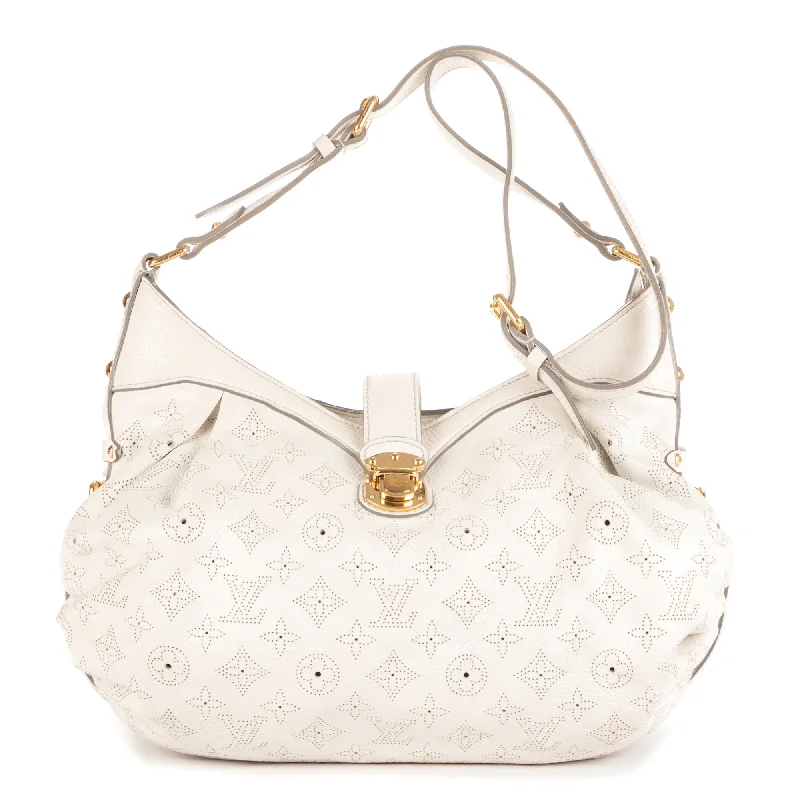 Quilted Shoulder Bag in Cream for a Classic and Elegant LookSolar PM