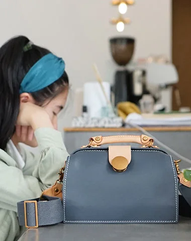 Crossbody Shoulder Bag in Black Leather with Gold Hardware for Night OutsVintage Womens Gray Leather Doctor Handbags Shoulder Purses Doctor Purse for Women