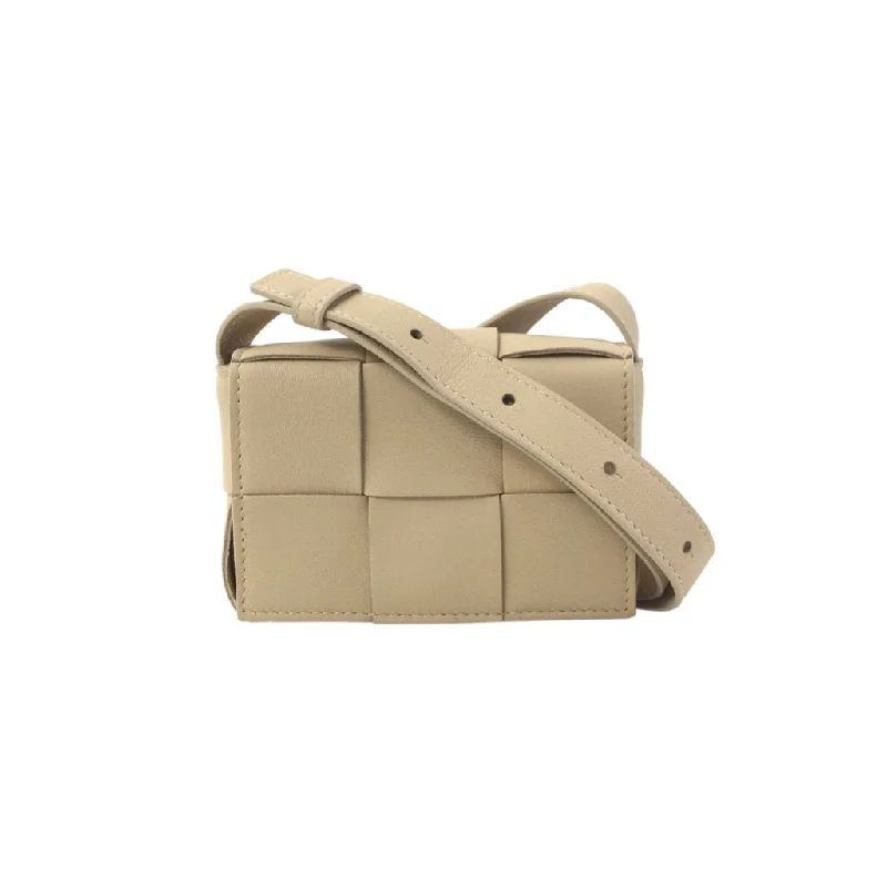 Women's Crossbody Bag with Magnetic Closure in White for Quick AccessBottega Veneta Candy Cassette Women's Crossbody Bag with Magnetic Closure in White for Quick AccessBottega Veneta Candy Cassette