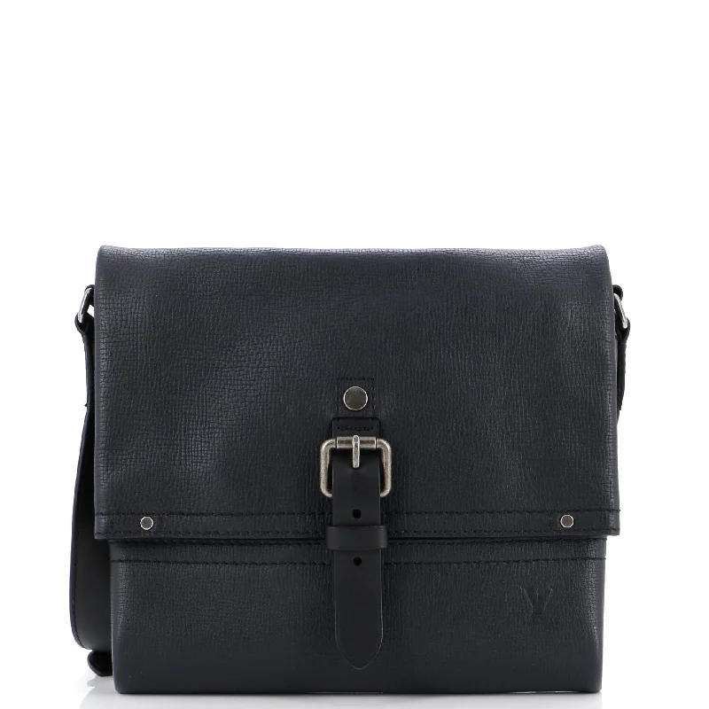 Plus - size Women's Crossbody Bag in Burgundy for Ample StorageCanyon Messenger Bag Utah Leather PM Plus - size Women's Crossbody Bag in Burgundy for Ample StorageCanyon Messenger Bag Utah Leather PM
