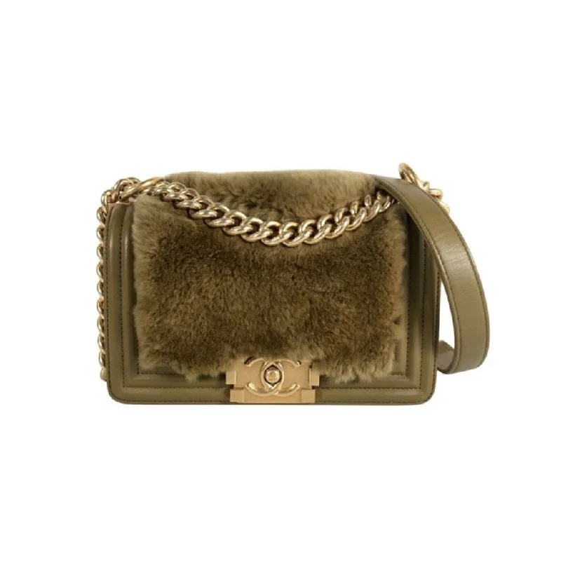 Quilted Leather Crossbody Bag in Cream for a Classic and Elegant AppearanceChanel Boy Bag Small Green Lambskin/Fur Quilted Leather Crossbody Bag in Cream for a Classic and Elegant AppearanceChanel Boy Bag Small Green Lambskin/Fur