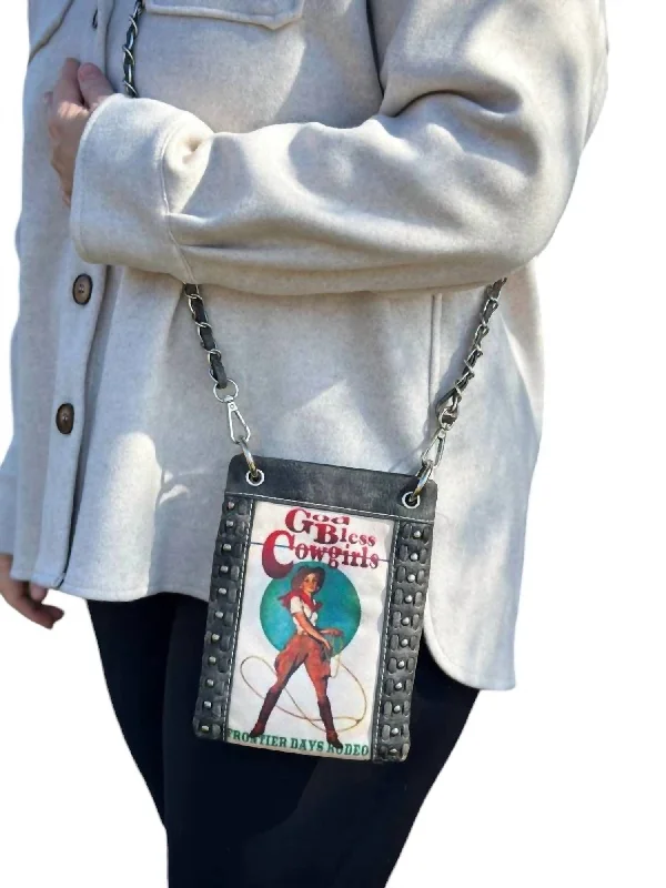 Women's Crossbody Bag with Chain Strap in Gold for a Glamorous TouchClassic Chic Crossbody Purse In Black Women's Crossbody Bag with Chain Strap in Gold for a Glamorous TouchClassic Chic Crossbody Purse In Black
