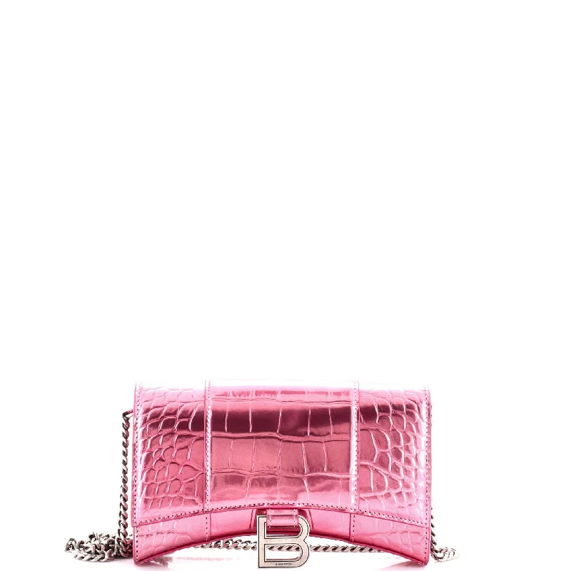 Women's Crossbody Bag with Chain Strap in Gold for a Glamorous TouchHourglass Chain Crossbody Bag Leather Women's Crossbody Bag with Chain Strap in Gold for a Glamorous TouchHourglass Chain Crossbody Bag Leather