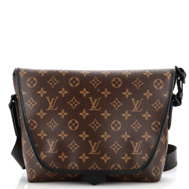 Straw Crossbody Bag in Natural Color for Beach Vacations and Summer DaysMagnetic Messenger Bag Macassar Monogram Canvas Straw Crossbody Bag in Natural Color for Beach Vacations and Summer DaysMagnetic Messenger Bag Macassar Monogram Canvas