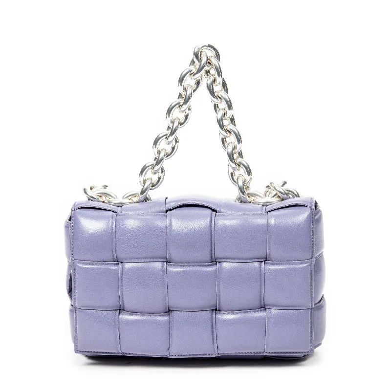 Quilted Leather Crossbody Bag in Cream for a Classic and Elegant AppearanceThe Chain Cassette Quilted Leather Crossbody Bag in Cream for a Classic and Elegant AppearanceThe Chain Cassette