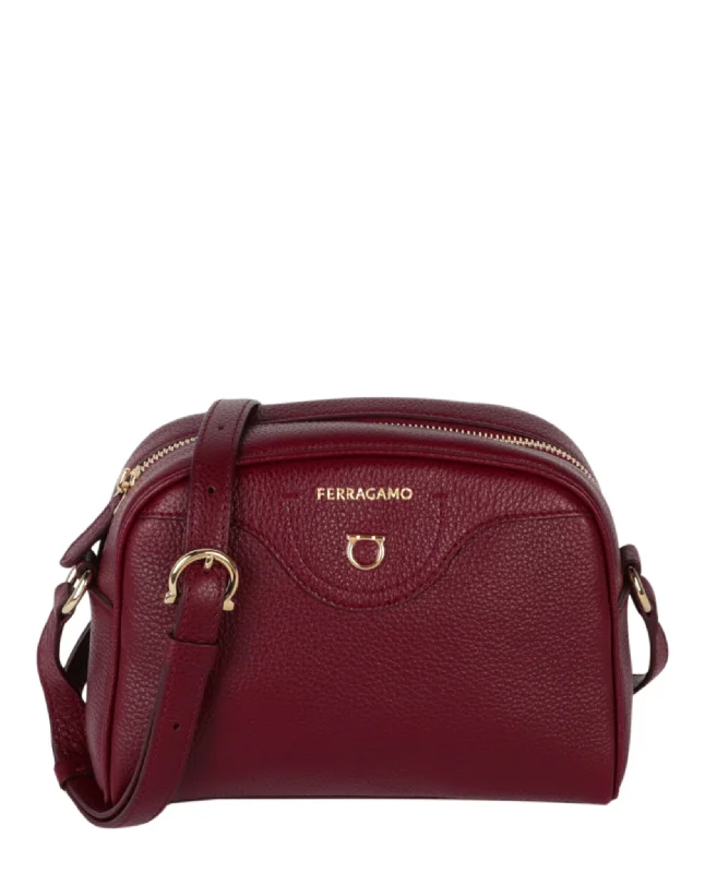 Women's Crossbody Bag with Chain Strap in Gold for a Glamorous TouchTravel Camera Crossbody Bag Women's Crossbody Bag with Chain Strap in Gold for a Glamorous TouchTravel Camera Crossbody Bag